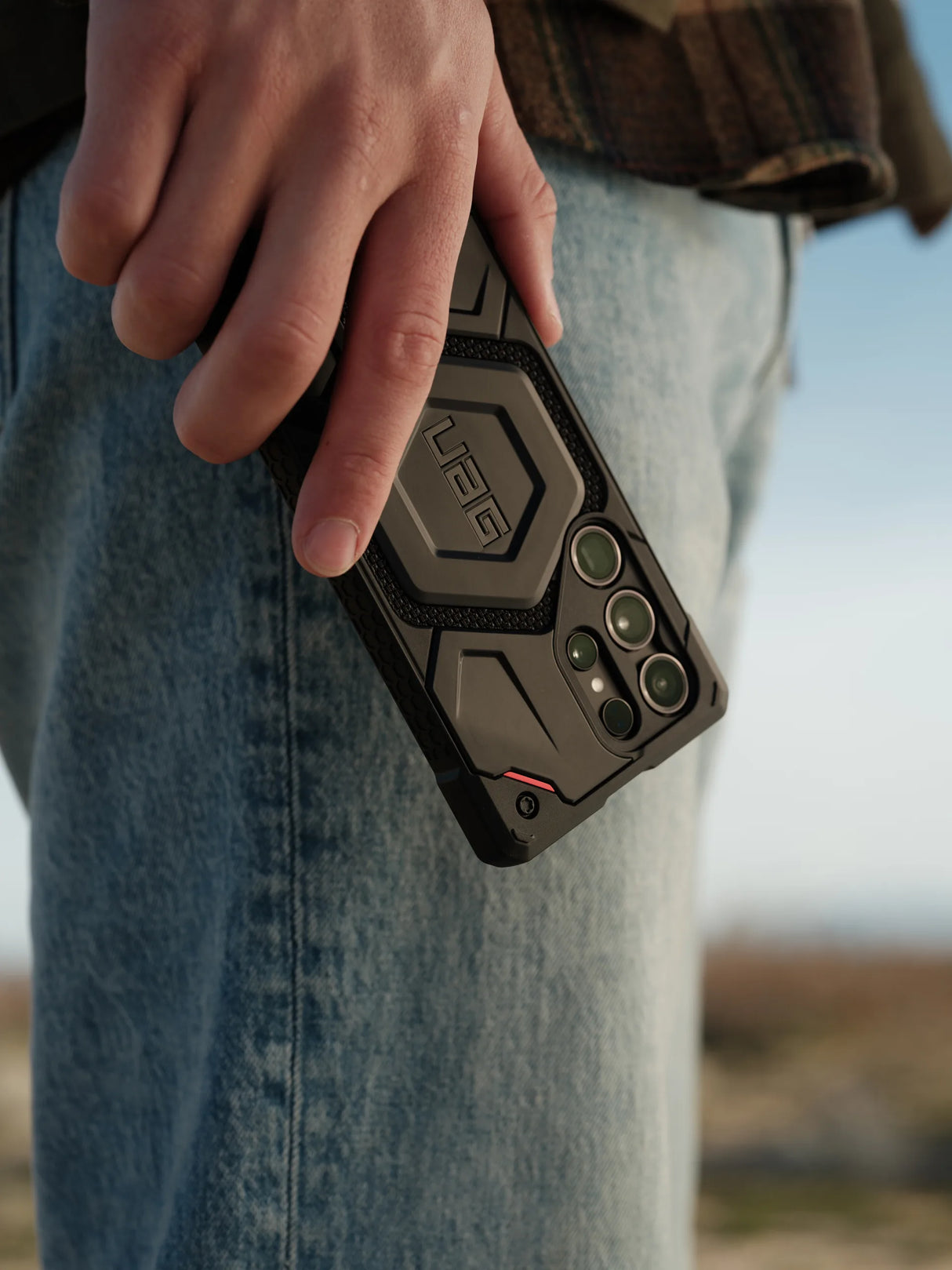 เคส UAG รุ่น Monarch Pro – Galaxy S23 Ultra – ลาย Kevlar Black