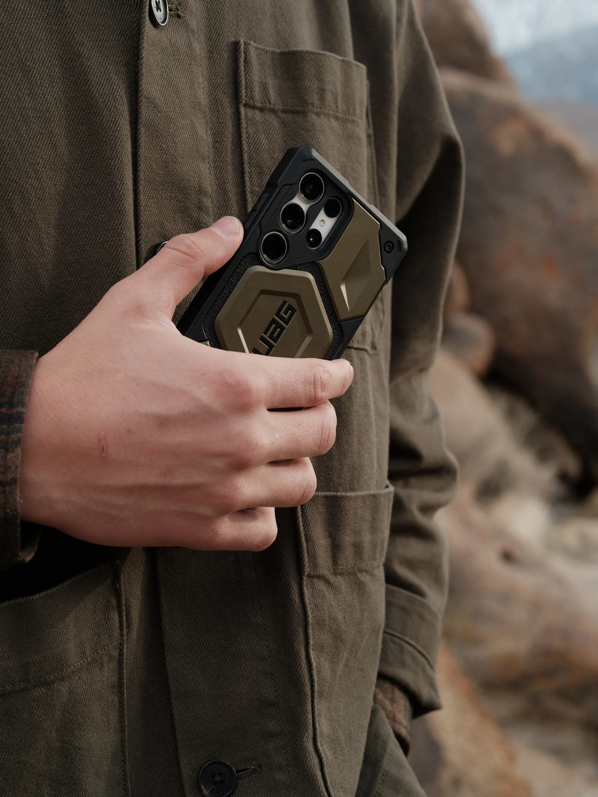 เคส UAG รุ่น Monarch Pro – Galaxy S23 Ultra – ลาย Carbon Fiber