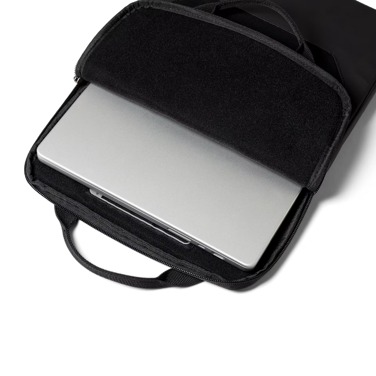 UAG รุ่น DRYOUT® Ultimate Laptop Sleeve 16″ – ซอง Laptop 16″ – สี Black