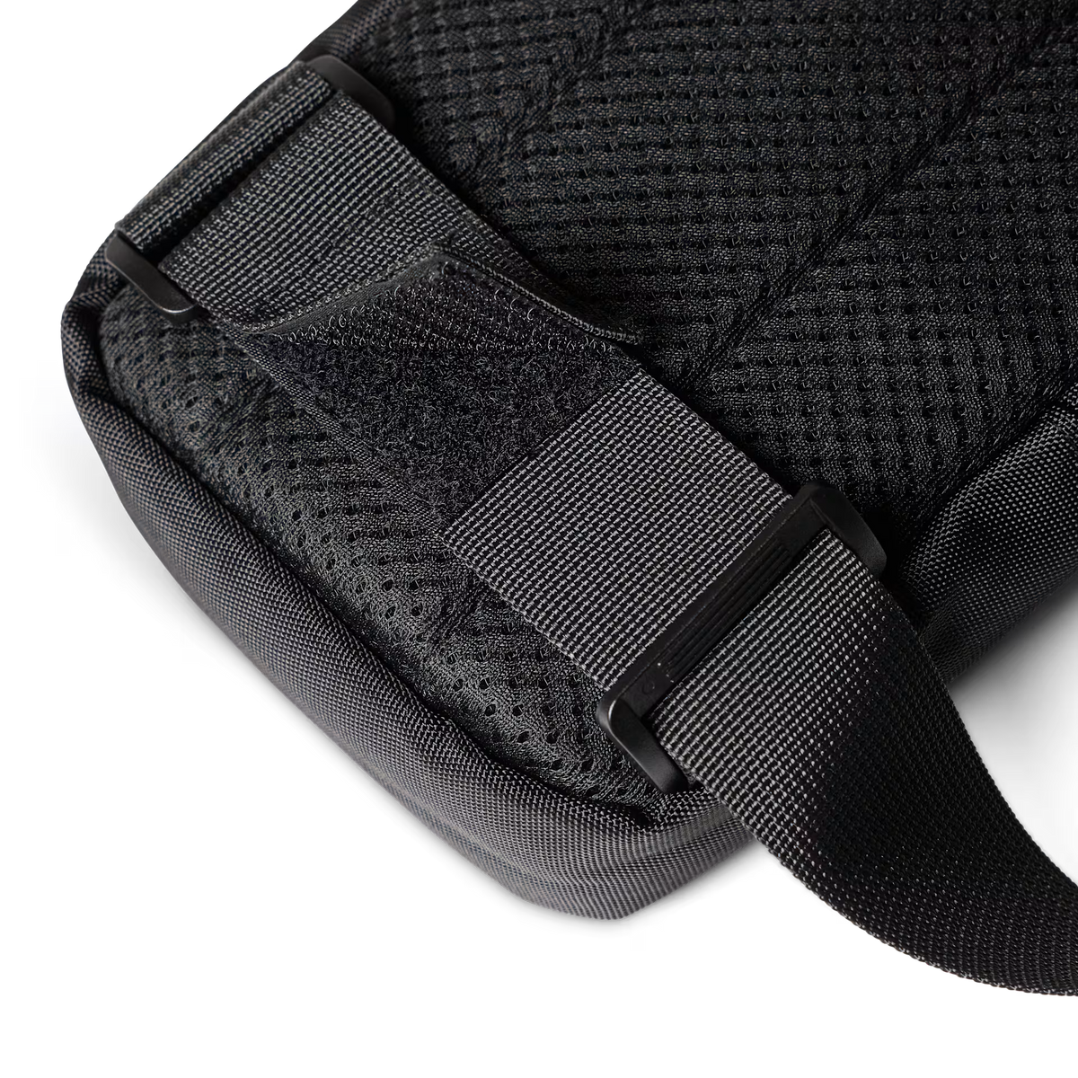 UAG รุ่น DRYOUT® Crossbody Sling – กระเป๋าคาดอก – สี Black