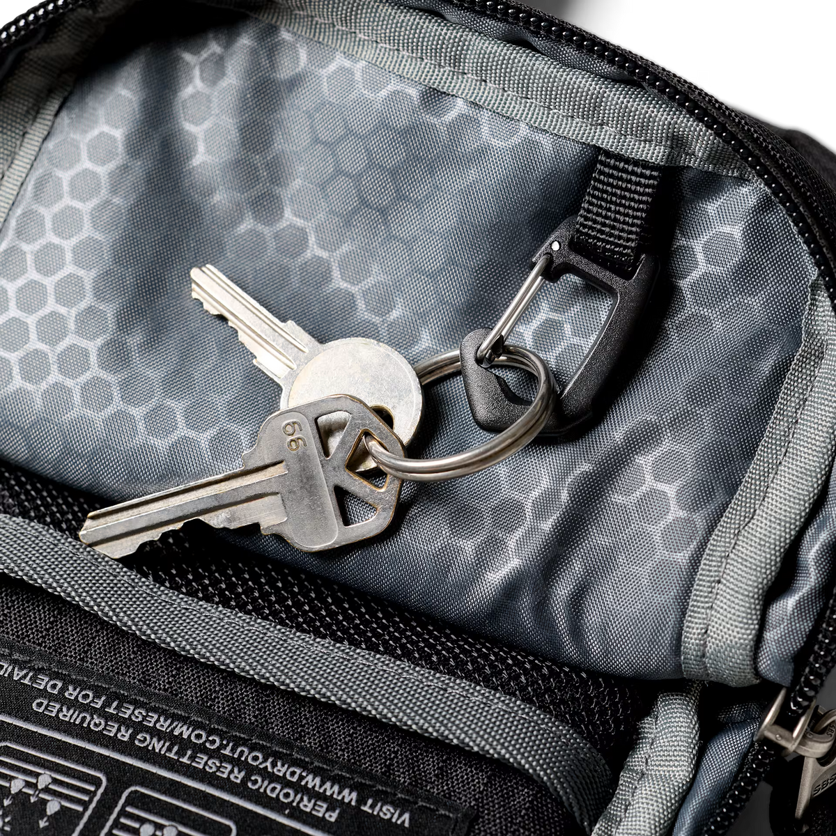 UAG รุ่น DRYOUT® Crossbody Sling – กระเป๋าคาดอก – สี Black