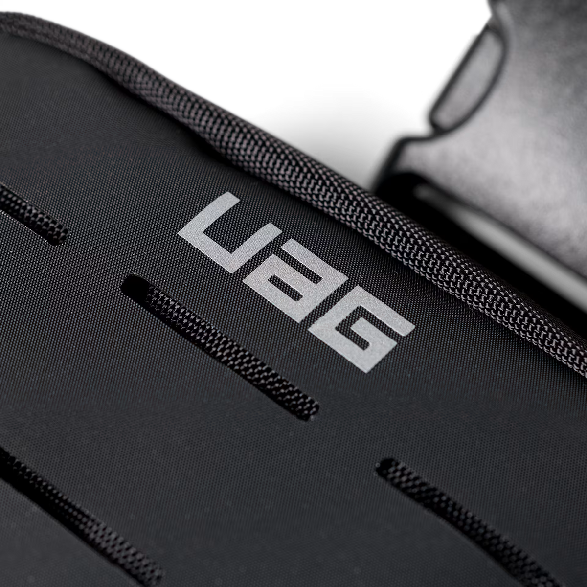 UAG รุ่น DRYOUT® Crossbody Sling – กระเป๋าคาดอก – สี Black