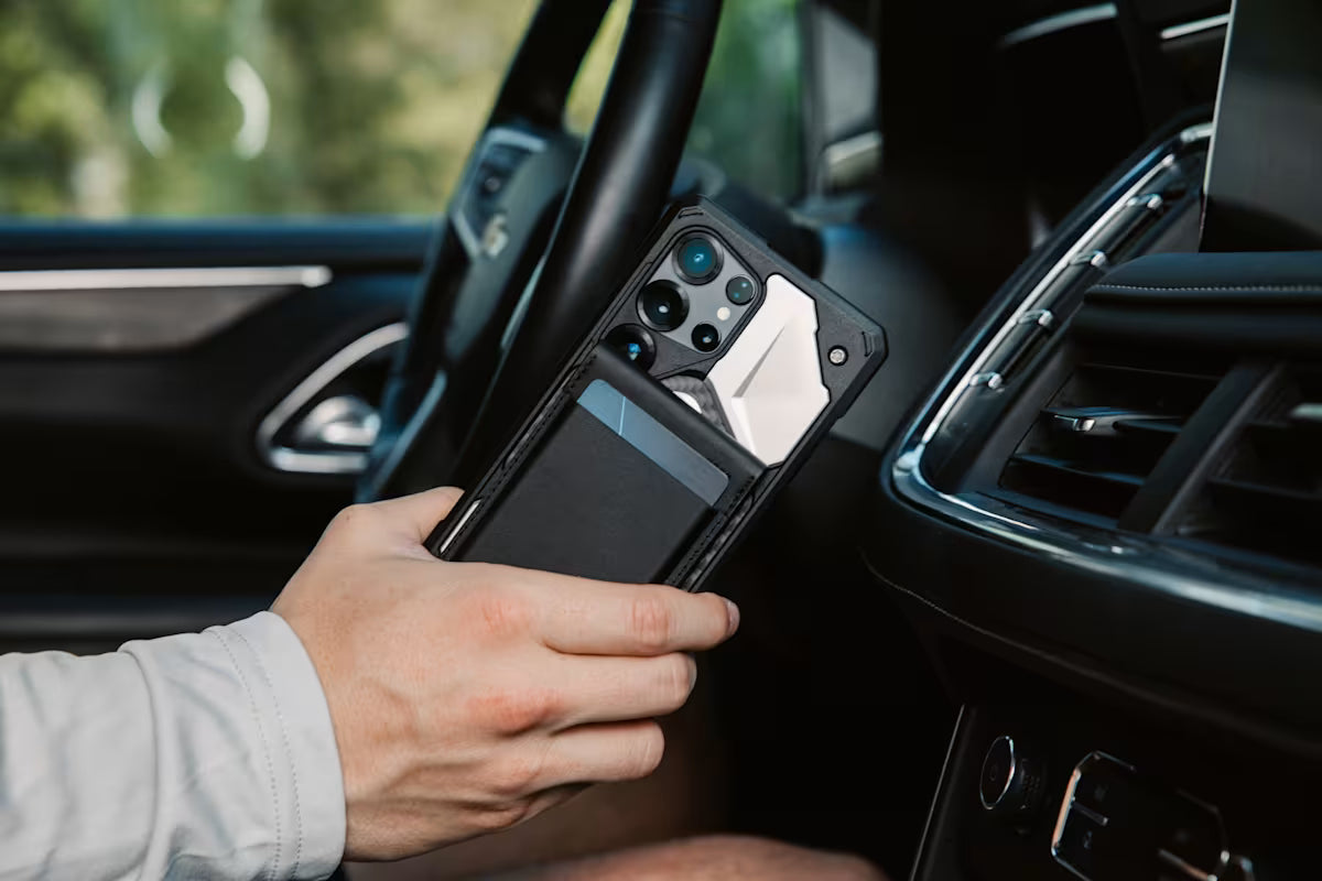 UAG รุ่น Metropolis Wallet - ที่เก็บบัตรติดหลังมือถือ - สี Black