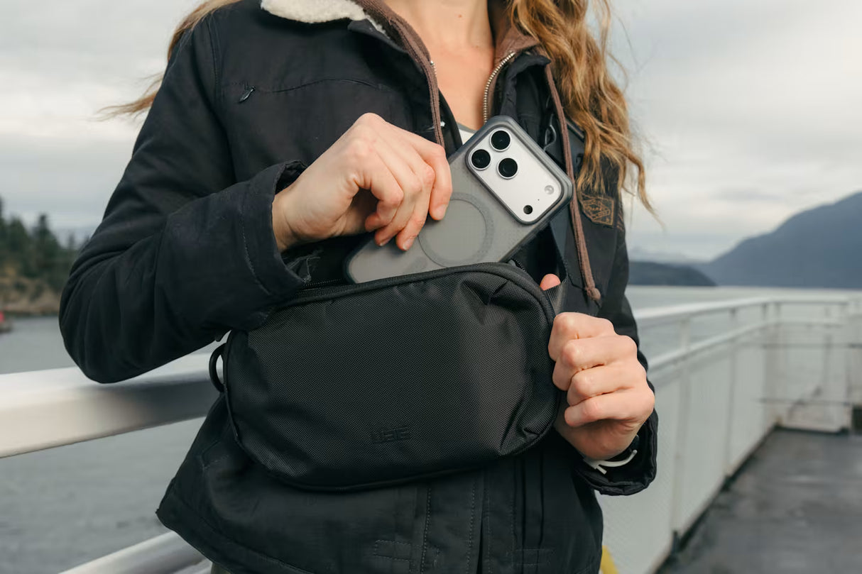 UAG รุ่น Standard Issue Sling - กระเป๋าความจุ 1 ลิตร - สี Black