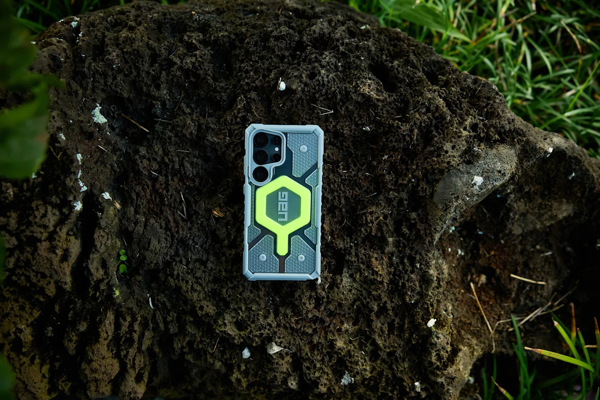 UAG รุ่น Pathfinder Clear with Magnetic Bundle - เคส Galaxy S25 Ultra - สี Active Neon/Lanyard