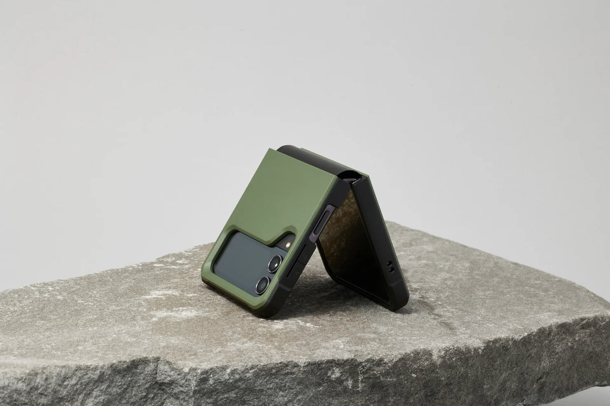 เคส UAG รุ่น Civilian - Galaxy Z Flip 4 - สี Olive