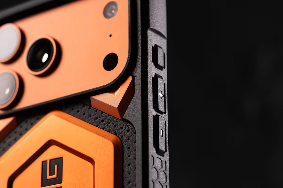 UAG รุ่น Monarch Pro - เคส iPhone 17 Pro - สี Orange