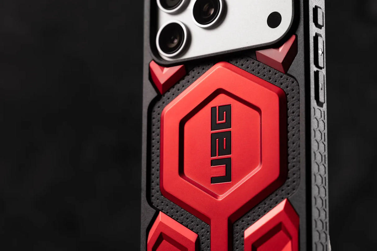 UAG รุ่น Monarch Pro - เคส iPhone 17 Pro Max - สี Crimson