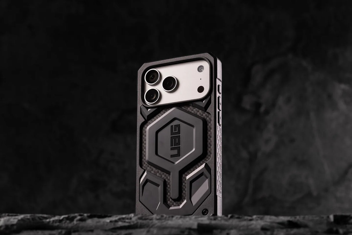 UAG รุ่น Monarch Pro - เคส iPhone 17 Pro Max - สี Carbon Fiber