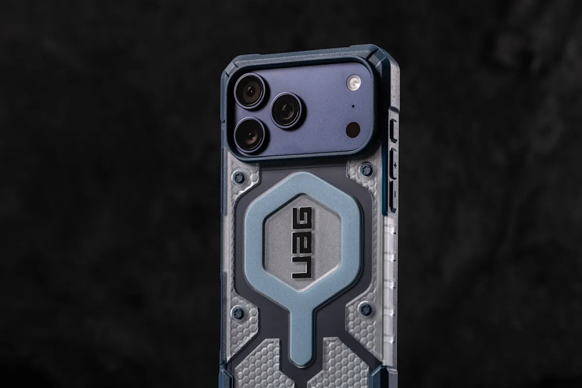 UAG รุ่น Pathfinder Clear (Magsafe) - เคส iPhone 17 Pro Max - สี Active Lava/Lanyard