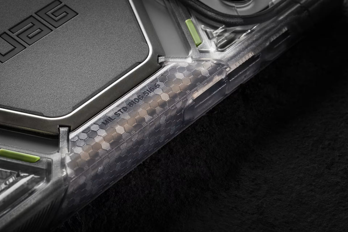 UAG รุ่น Monarch Pro (Cap) - เคส iPhone 17 Pro Max / 18 Pro Max - สี Crimson