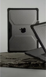 UAG รุ่น Plyo - เคส MacBook Air 13" (M5/M4/M3/M2) - สี Ice/Black