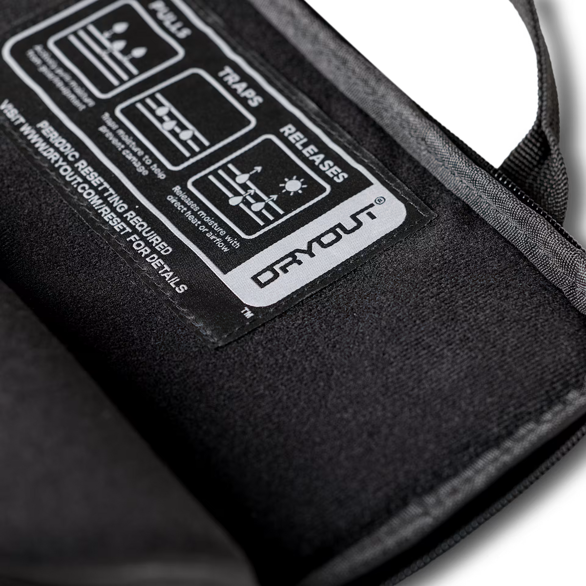 UAG รุ่น DRYOUT® Ultimate Laptop Sleeve 16″ – ซอง Laptop 16″ – สี Black