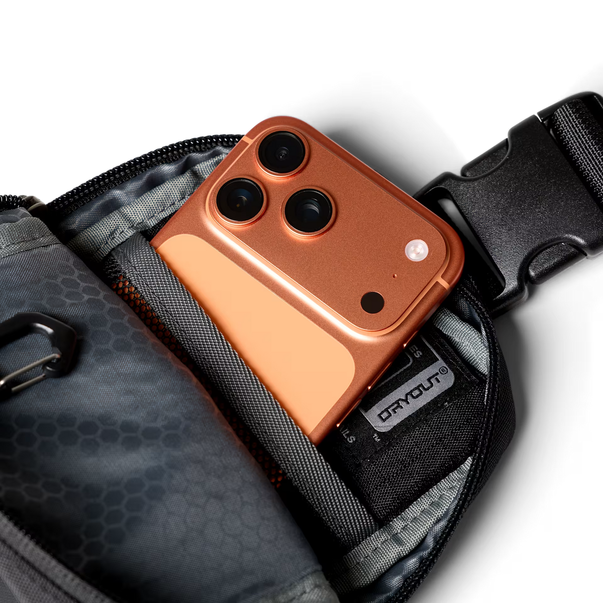 UAG รุ่น DRYOUT® Crossbody Sling – กระเป๋าคาดอก – สี Black