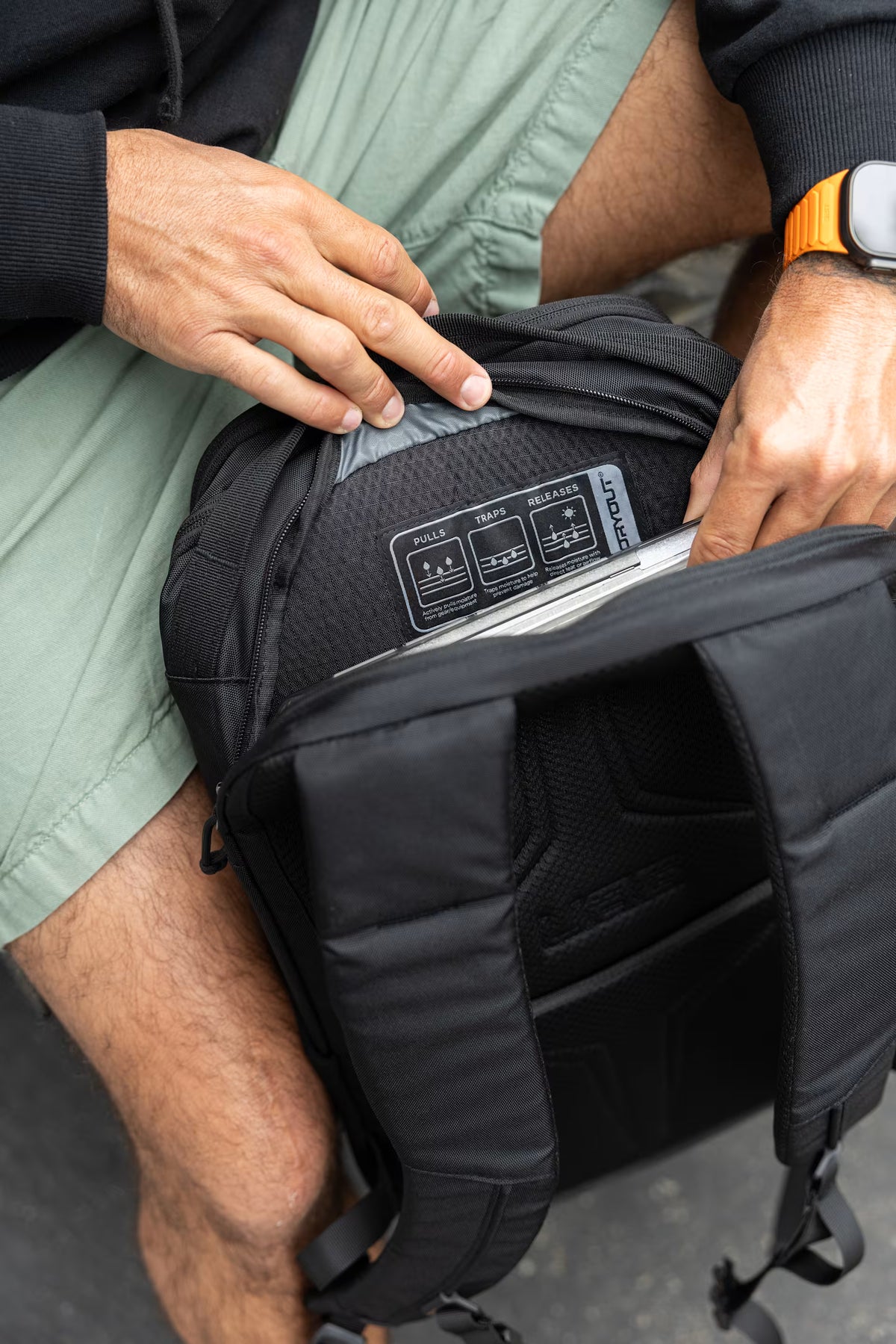 UAG รุ่น DRYOUT® Dual-Strap Backpack 22L – กระเป๋าเป้ – สี Black