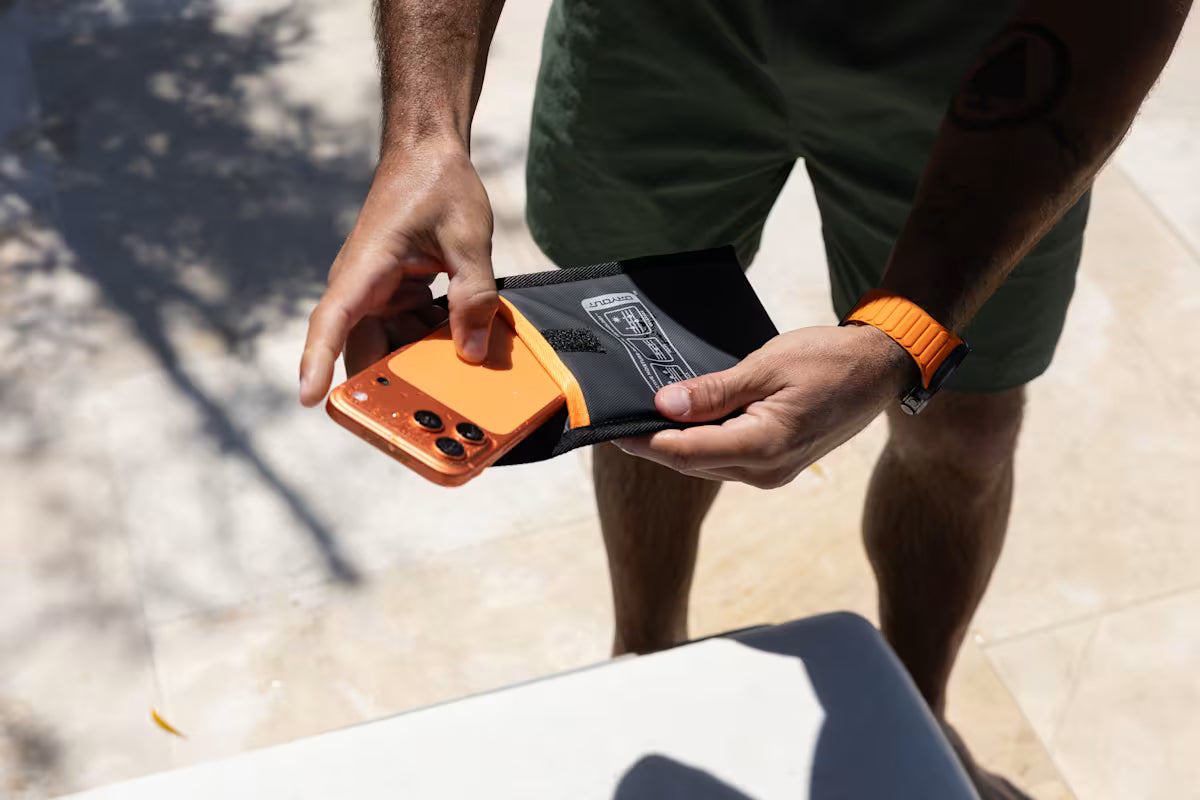UAG รุ่น DRYOUT® Rescue Phone Pouch – ซองดูดความชื้น – สี Black