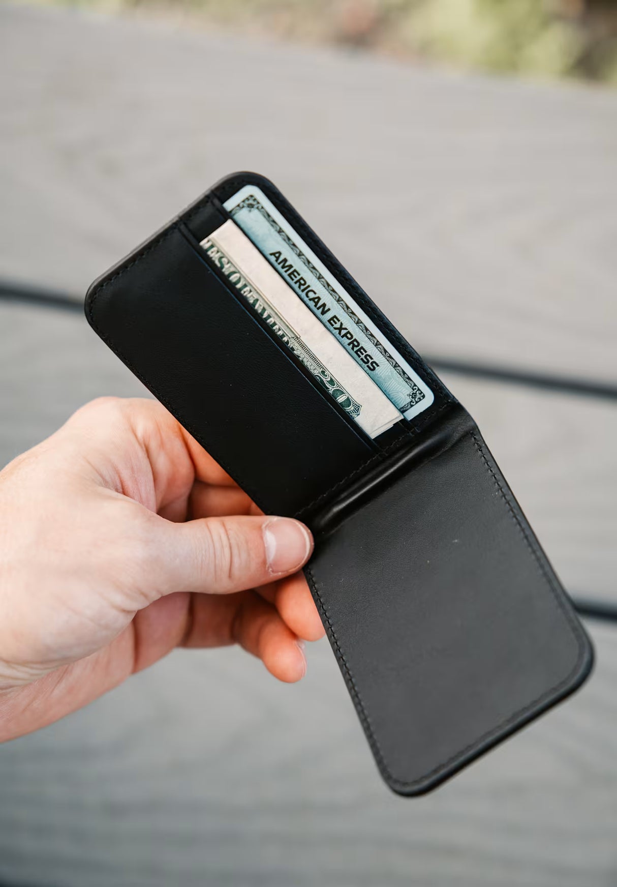 UAG รุ่น Metropolis Wallet - ที่เก็บบัตรติดหลังมือถือ - สี Black