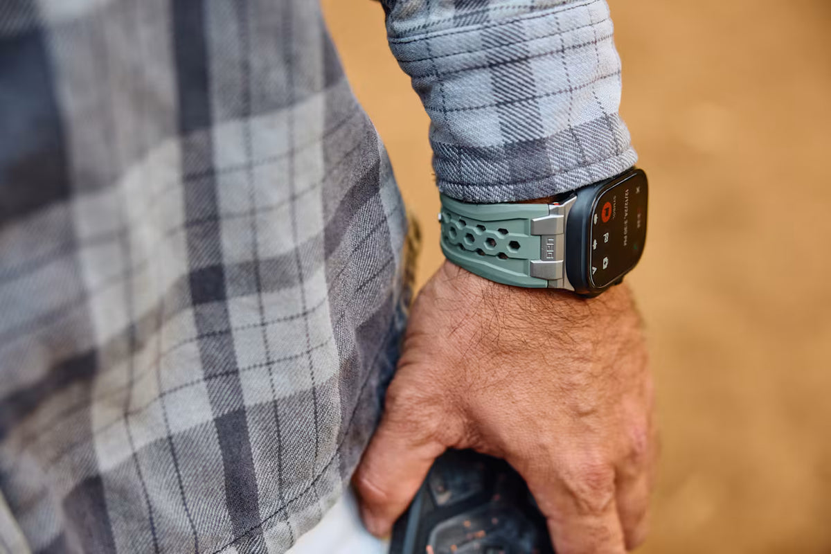UAG รุ่น Monarch - สายนาฬิกา Apple Watch 42/44/45/49mm - สี Dark Earth/Titanium