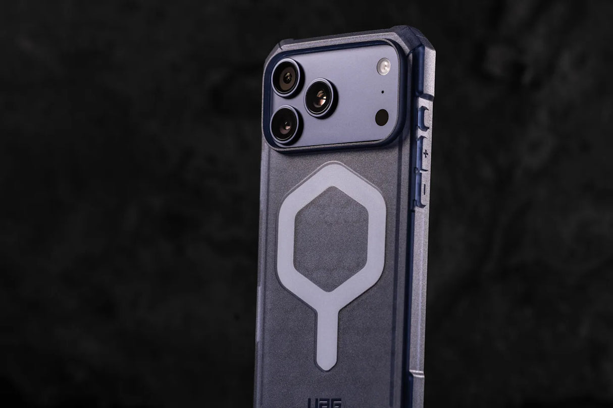 UAG รุ่น Essential Armor (MagSafe) – เคส iPhone 17 Pro Max – สี Ash