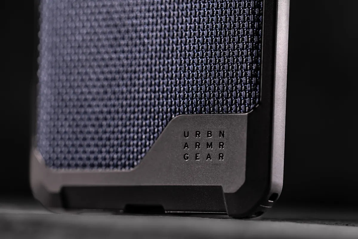 UAG รุ่น Metropolis LT (MagSafe) - เคส iPhone 17 Pro - สี Kevlar Black