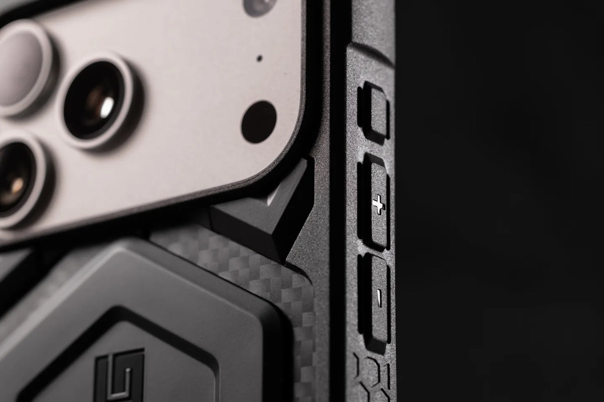 UAG รุ่น Monarch Pro - เคส iPhone 17 Pro Max - สี Crimson