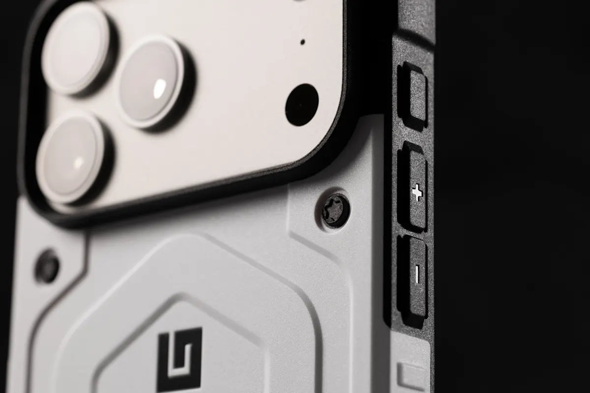 UAG รุ่น Pathfinder (Magsafe) - เคส iPhone 17 Pro Max - สี Heritage Yellow