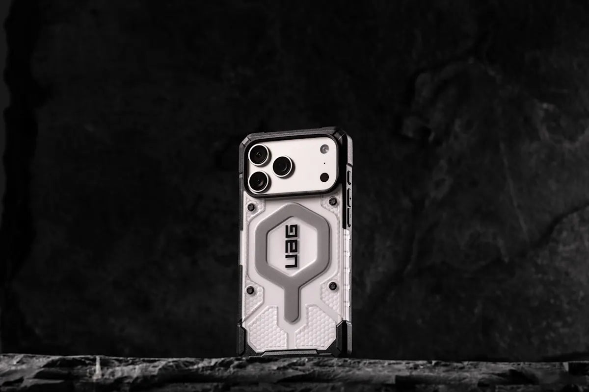 UAG รุ่น Pathfinder Clear (Magsafe) - เคส iPhone 17 Pro - สี Active Neon