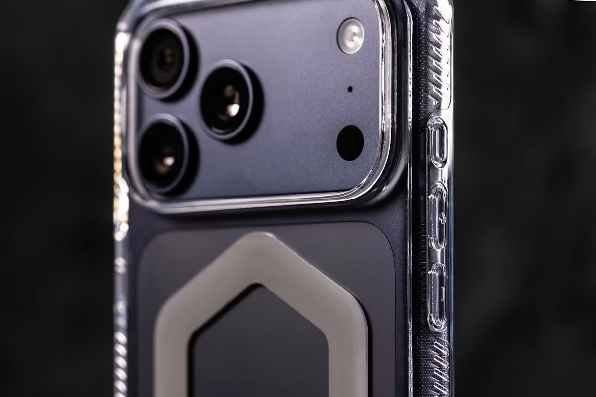 UAG รุ่น Plyo Pro - เคส iPhone 17 Pro Max - สี Black/Clear Ombre