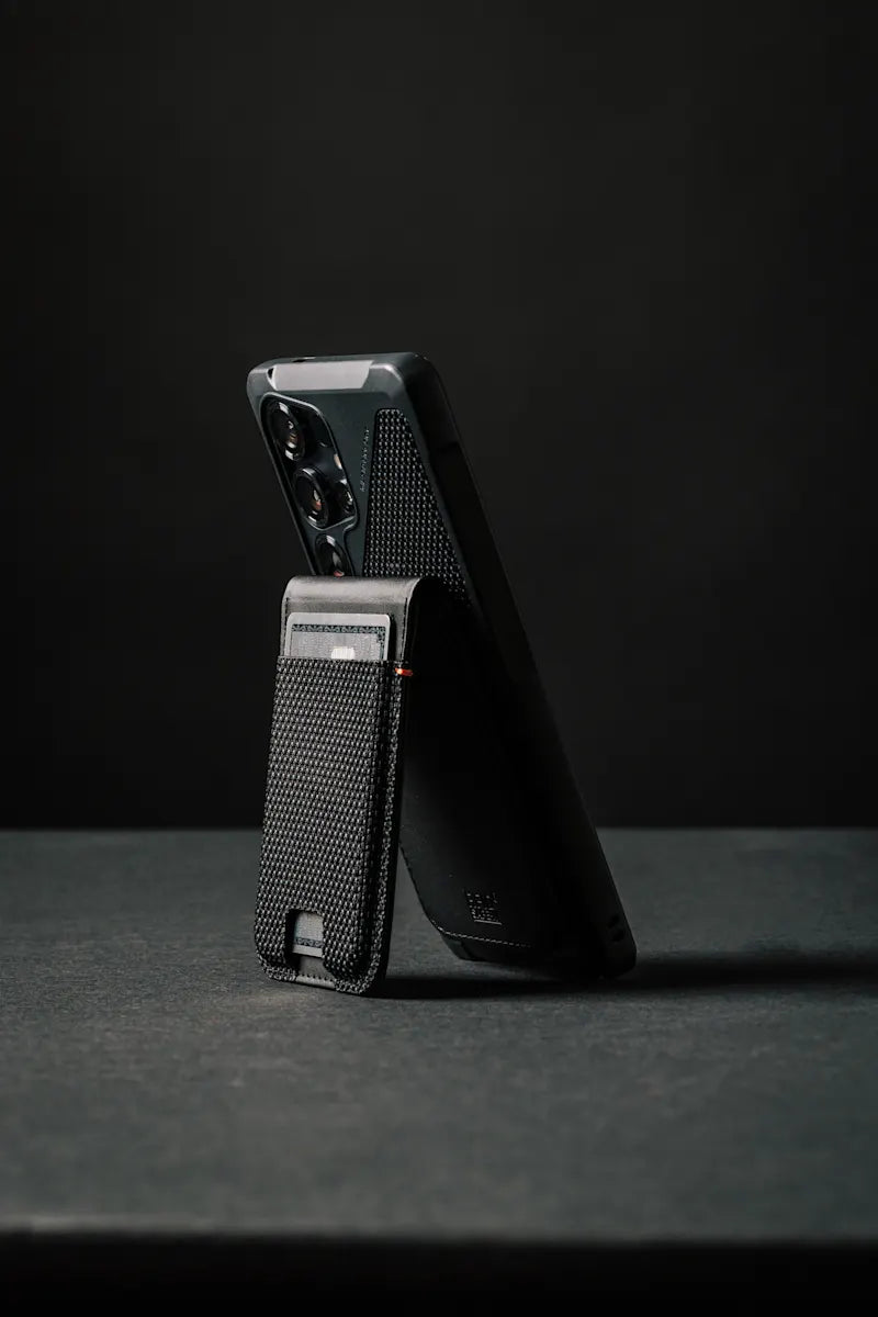 UAG รุ่น Metropolis Wallet - ที่เก็บบัตรติดหลังมือถือ - สี Kevlar Black